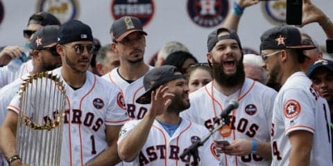 【MLB】世界一アストロズ、アルトゥーベらがディズニー・ワールド訪問でファン感激