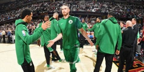 コービーの助言を参考にリハビリに励むゴードン・ヘイワード「目先の目標をこなしていけば、いつの間にか復帰している」