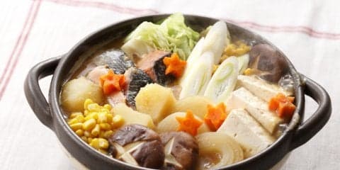 ほっくり野菜と味噌＆バターのコクがたまらない！体の芯から温まる石狩鍋【スポーツキッズのためのガッツリ飯 Vol.10】