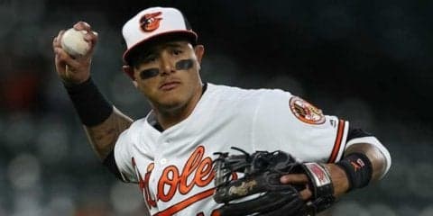 【MLB】去就注目の三塁名手マチャド、“鬼肩”美技に改めて驚愕の声殺到「クレイジー」