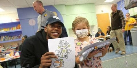 聖なる夜に感謝をこめてサプライズを、地元に笑顔を届ける『NBAのクリスマス』