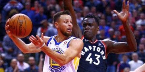 ステフィン・カリーが復帰したウォリアーズ、ラプターズを破りロード12連勝