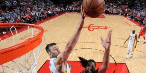 レイカーズから解雇されたアンドリュー・ボーガット、NBAチームとの契約はトレード期限後になる見込み
