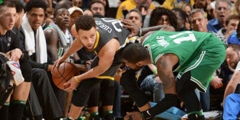 ファイナル前哨戦に相応しい熱戦はウォリアーズが勝利、カリーは怒涛の49得点