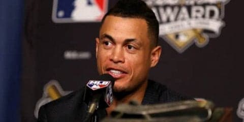 【MLB】スタントン、ピンストライプ姿公開でファン興奮「ビースト」「80発を！」