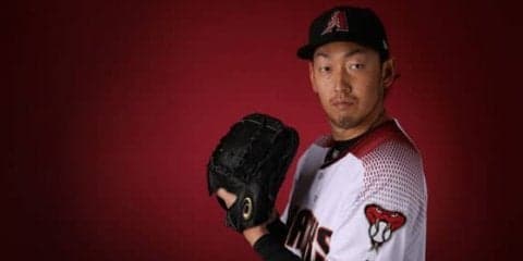 平野佳寿、“MLB初球”は暴投!?　1失点も…監督はスプリット評価「いい動き」