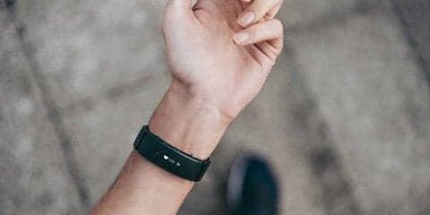 ソニー、バンドに機能を搭載したスマートウォッチの新モデル「wena wrist active」発売