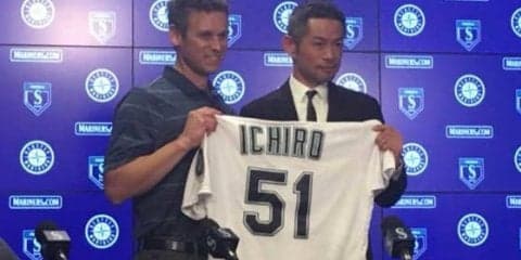 イチロー6年ぶりマリナーズ入団会見、念願の復帰に「とてもハッピーです」