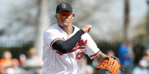 【MLB】遊撃転向マチャドが驚異の鬼肩披露　三遊間深くから剛速球で余裕のアウト