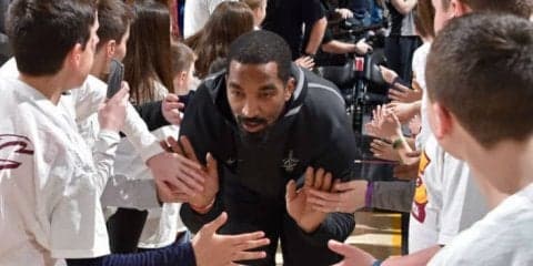 キャバリアーズのJR・スミス、セラピー犬に助けられホーネッツ戦で久々の爆発