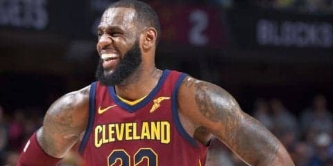 レブロンが『神様』ジョーダン超え、NBA歴代1位の876試合連続2桁得点記録を達成