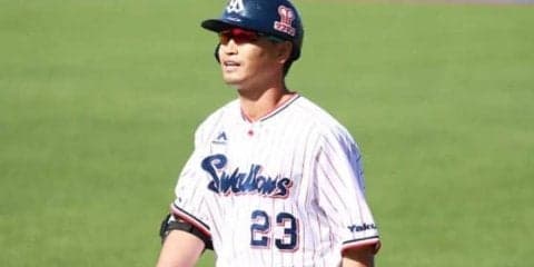 左膝死球の燕・青木、欠場もベンチで“存在感”　サヨナラ呼ぶ鼓舞「凄い試合」