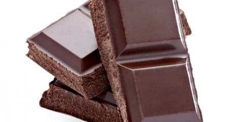 食べるならどっちが正解？ブラックチョコvsホワイトチョコ