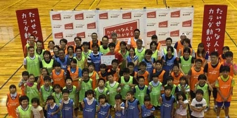 卓球リオ五輪団体銀・吉村真晴、親子卓球教室開催。セネガル戦の西野Jにエール「日本の方が絶対にチーム力高い」