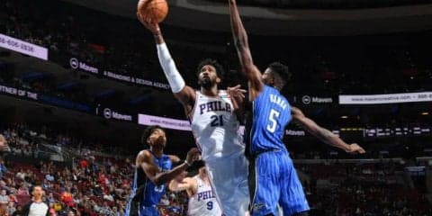 ジョエル・エンビード、『弟分』の新人モハメド・バンバにNBAの洗礼を浴びせる