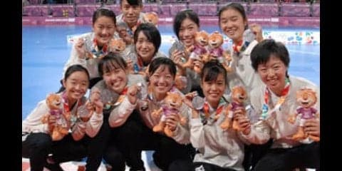 日本の女子高生が起こしたサプライズ。ユース五輪フットサルで銀メダル