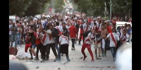 クラブＷ杯に出る南米王者が決まらない…バス襲撃でメガクラシコ延期