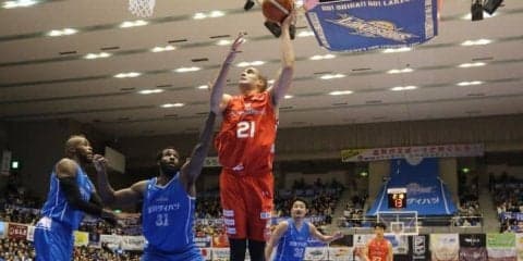 インサイドで優位を作れず苦戦した千葉、相手の隙を逃さぬ後半の猛攻で滋賀に連勝