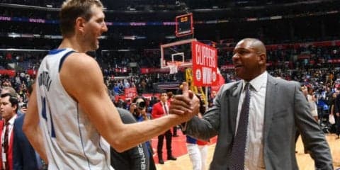 不可解なタイムアウト、ドック・リバースが見せた粋な演出にノビツキーが感動