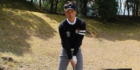 小鯛竜也が実践「正しい構えのチェック法」　2本のスティックを使ってボールの位置を確認