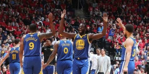 後半開始早々の18-0のビッグラン、ウォリアーズが逆転でシリーズをタイに戻す