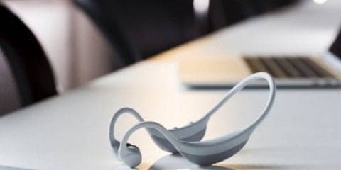 キヤノン、骨伝導イヤホンのスポーツモデルを発売へ。ズレにくく音質にもこだわり