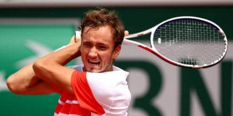 メドベージェフが4大会連続初戦敗退と苦戦。わずか29秒でサービスキープの見せ場作るも[ATP250 シュツットガルト]