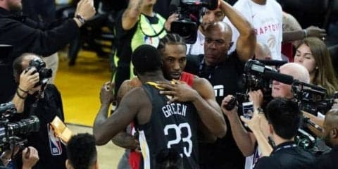 NBAファイナルで敗れたウォリアーズ、新王者ラプターズの初優勝を一面広告で祝福