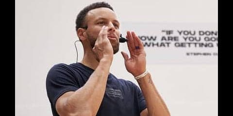 来日したステフィン・カリーが八村塁に太鼓判。「次世代の指標」