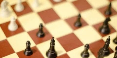 スポーツとボードゲームが合体!? 心・技・体と頭脳が問われる戦い