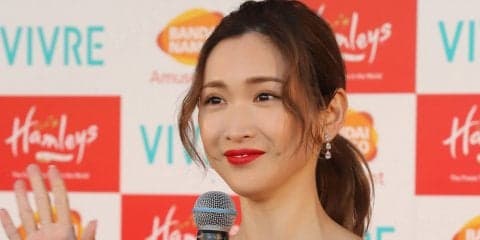 紗栄子さん「私が1番下手でした」　家族で卓球をプレー