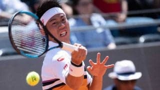 錦織圭「クレーコートで練習」。復帰に向けてフォアハンド強打も見せる