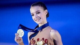 新体操双子美女と共演　シェルバコワの異競技コラボ写真に反響「とっても美しいわ」