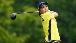 服部真夕、秘技“左打ち”でパープレー「右で打つより確率が上がる」　…第1Rを終えて