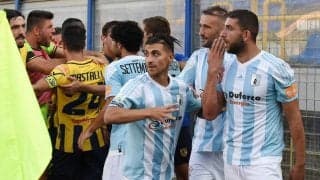 セリエBで暴行事件? 蛮行で退場のDFが試合後に相手スタッフと揉めて入院