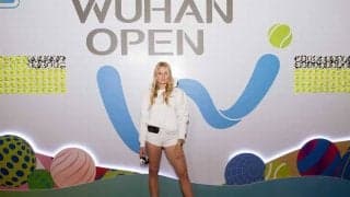 半身「黒塗りメイク」で平等を訴えた美女テニス選手に批判