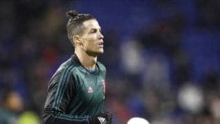 C・ロナウドのサイン入りシャツが落札 全額寄付へ