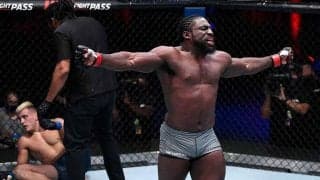 頭部への“地獄のエルボー”から10連打　UFC、無慈悲な143秒KOに海外戦慄「やりすぎだ」