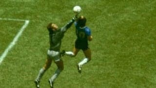“神の手”の持ち主マラドーナ、還暦のプレゼントに欲しいものを聞かれ「今度は“右手”で」