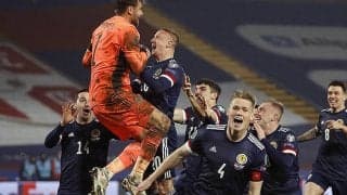 スコットランドをユーロに導いた英雄GKの振る舞い話題!　VAR確認後、勝利確信の魂の咆哮