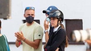 父は代表監督...美人騎手が明かす“父親”との秘話「バルセロナを歩いていたら...」