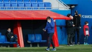 “オーナー”ピケ 親子三代でバルサB対FCアンドラの試合を観戦