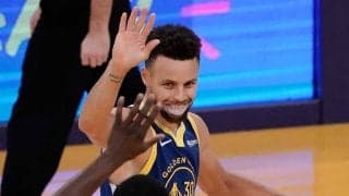 【NBA】「一体どうやった」　カリーの“空中殺法”に現地実況席も唖然「誰がこんなことします？」