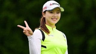 中国美女セキ、桜と撮った“10頭身ショット”にファン驚き「足なが！」「桜の妖精だ」