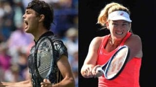 プロ選手のシューズをもらって子供たちが大喜び
