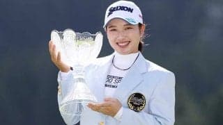 小祝さくら、重機に乗った姿が「シュール」と話題　優勝副賞に反響「どうするの!?笑」