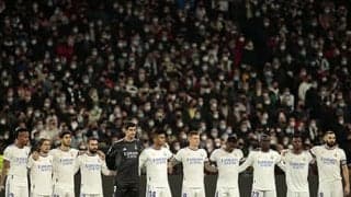 首都ダービーで黙とう「哀悼の意」