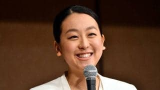 浅田真央、帯にも注目“イチゴ晴れ着姿”が好評「一気に春が来たみたい」「帯可愛い」