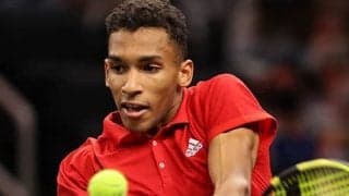 カナダが英に勝利 4チームが拮抗