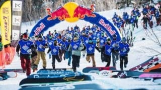 度胸と運試しのダウンヒルレース「RED BULL SNOW CHARGE 2022」が今年は3会場で開催！